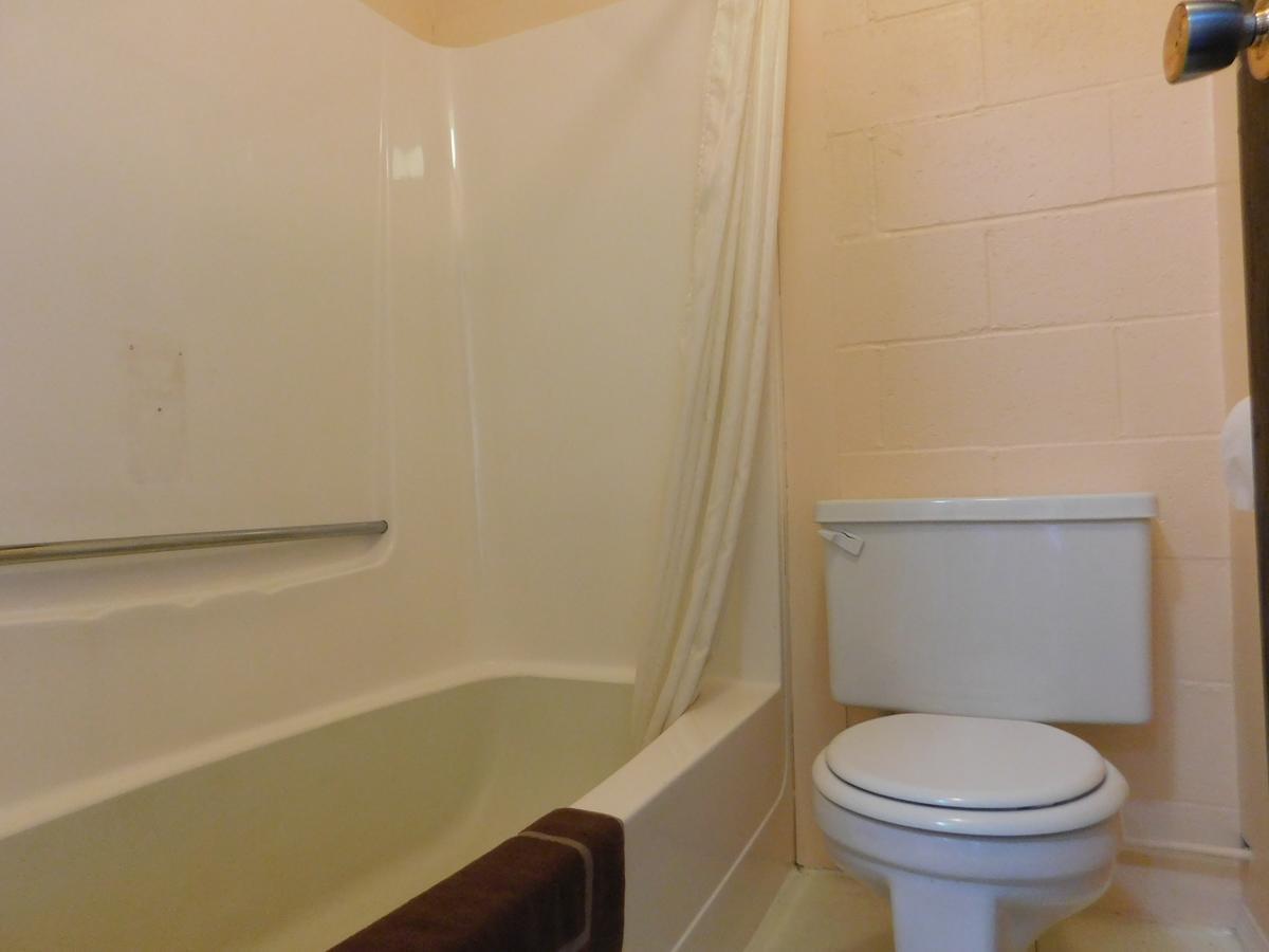 Cedar Villa Motel Foremost Екстериор снимка